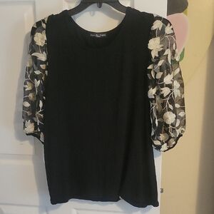 Kim & Cami SzXL black scoop neck with floral mesh and embroidered sleeves